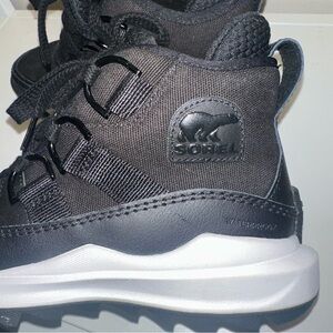 Sorel ONA RMX Chukka Plus, Black and White Winter Boots, never worn!